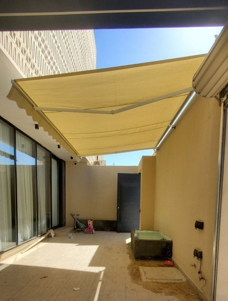 Harga Awning Gulung Otomatis & Biaya Pasang