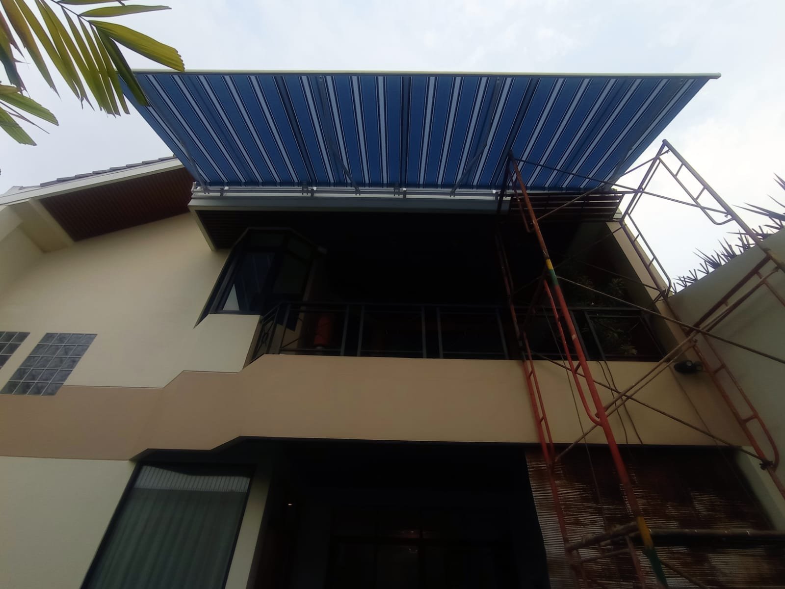 Awning Retractable Bogor Desain Minimalis