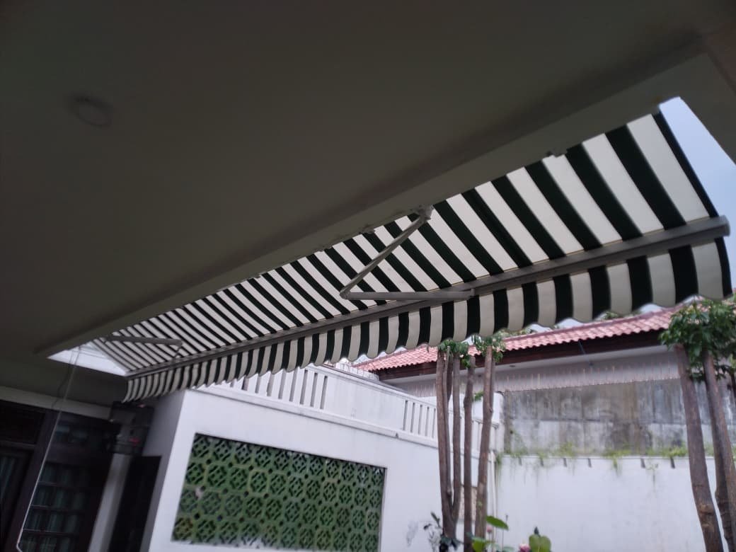 Awning Gulung Jakarta Barat untuk Toko & Cafe