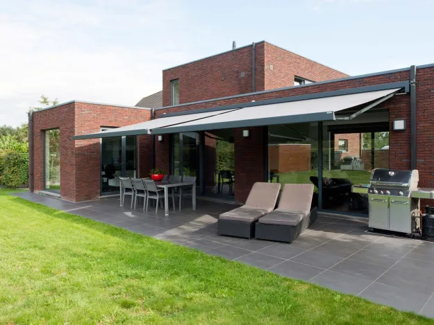 Awning Gulung Otomatis: Modern dengan Remote Control